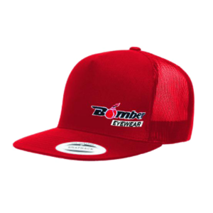 Gorra classico snapback, rojo, con diseño de Bomber Eyewear bordado en el frente.